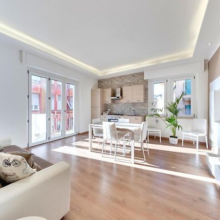 Ariston - Ciclabile Appartamento In Centro Al Mare Con Balcone Σαν Ρέμο Εξωτερικό φωτογραφία