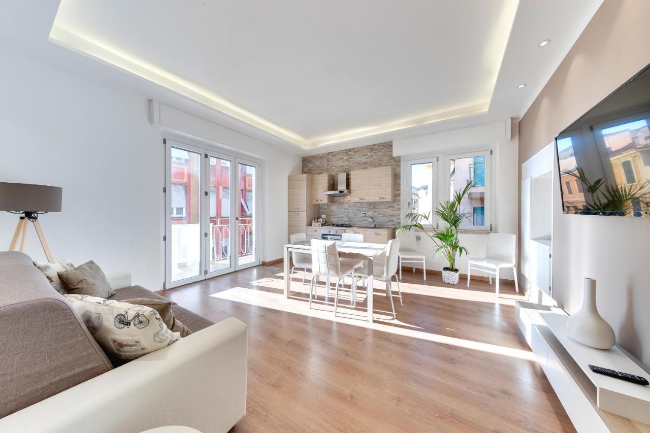 Ariston - Ciclabile Appartamento In Centro Al Mare Con Balcone Σαν Ρέμο Εξωτερικό φωτογραφία